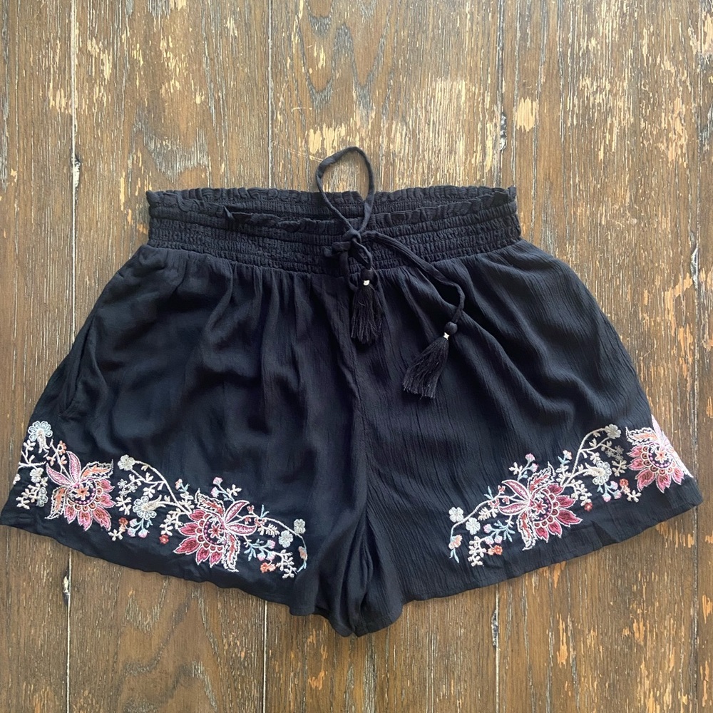 NWT American eagle flouncy floral embroidered shorts size small
